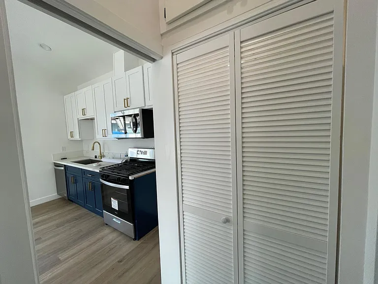 454 Delaware St — Photo 4