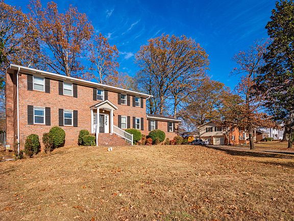 3rd image of 4715 Robinwood Dr