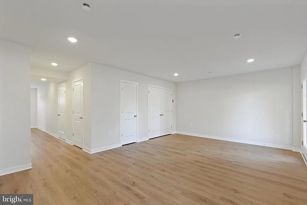 3 bed, 4.0 bath, 2361 sqft, $3,000 — Photo 4