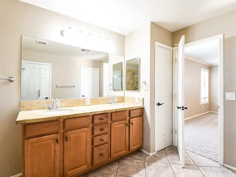 1081 E Horseshoe Dr — Photo 13