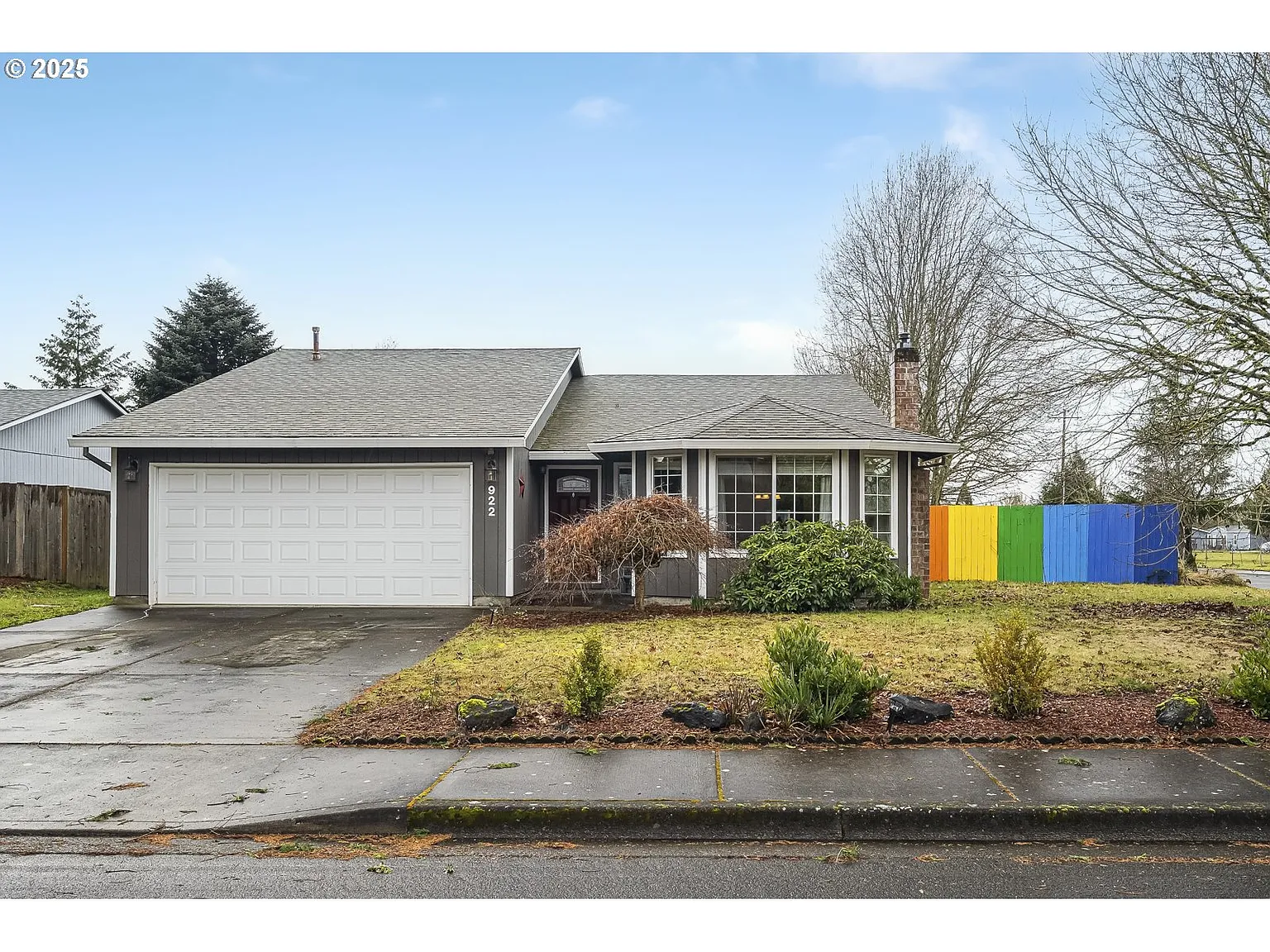 922 NE Lovell St photo 1