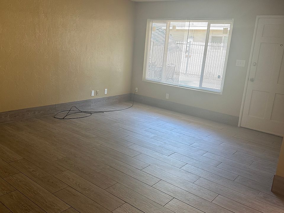 1st image of 511 E Kaweah Ave #513