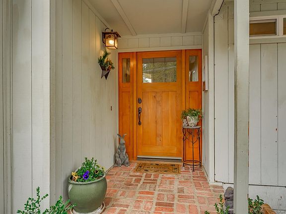 4th image of 2318 Patricia Ln #8/8