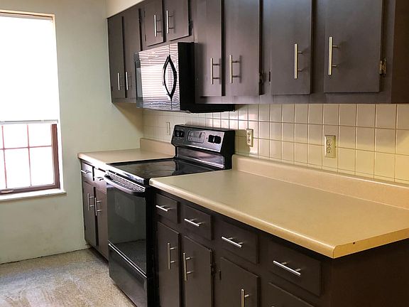 4th image of 6957 Chippewa St Floor 1