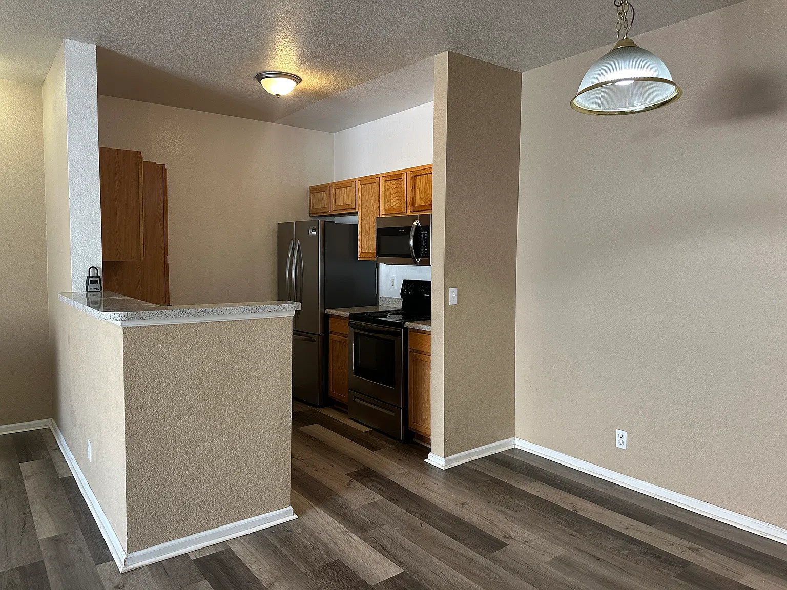 2 bed, 1061 sqft, $1,575 — Photo 3