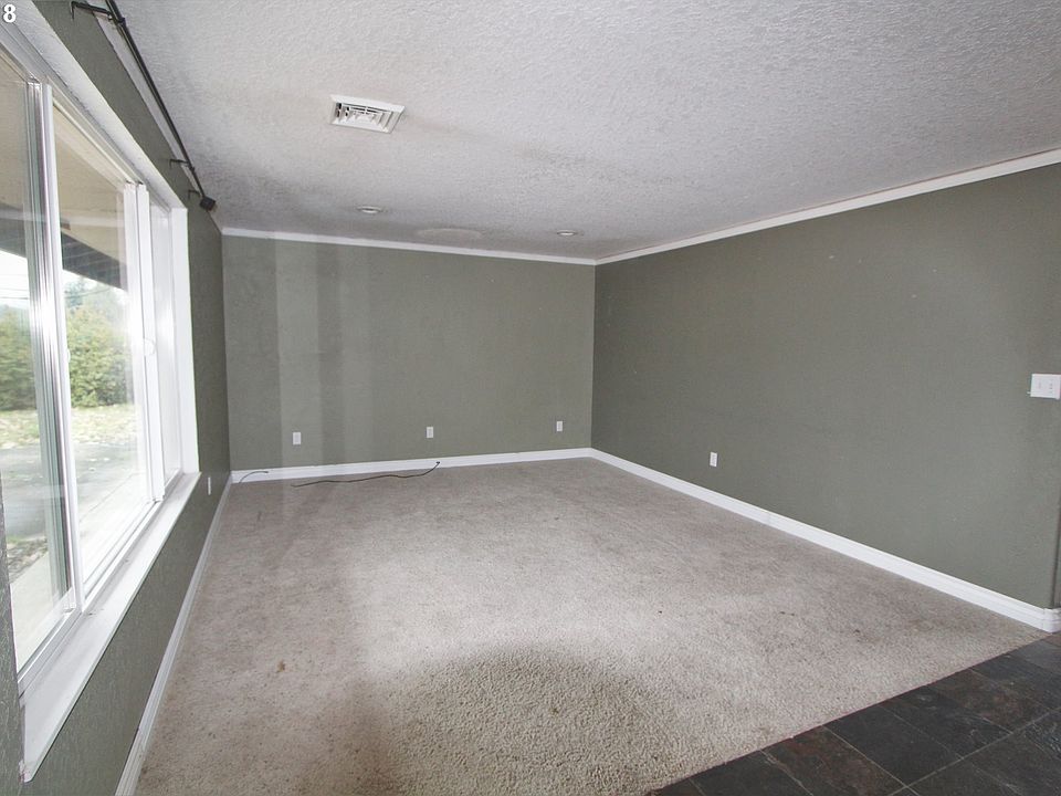 2nd image of 613 W Hazel St
