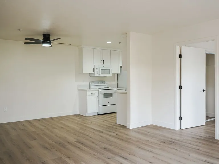 Sycamore Hills Village Apartments — Photo 13