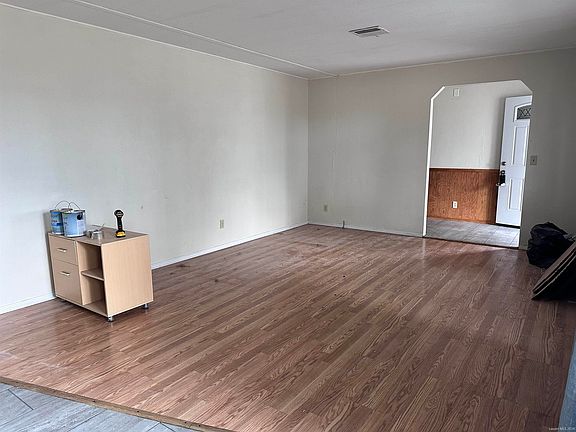 3rd image of 714-825 Vista Ln