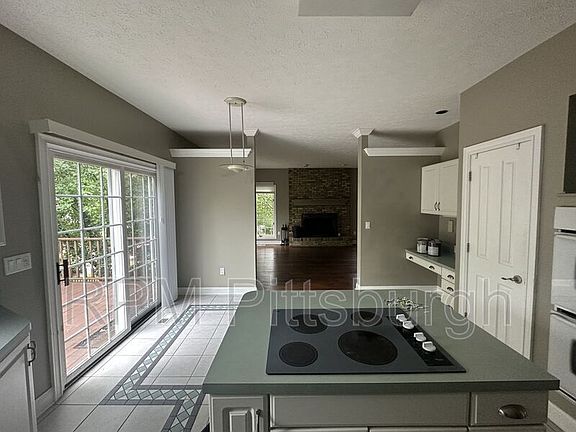4th image of 1600 Brimfield Ct