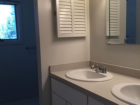 Hall Bathroom Upstairs