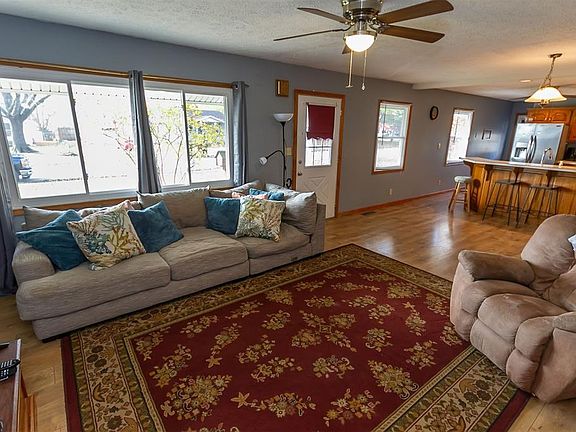 5th image of 504 Hollybrook Dr