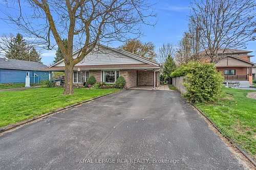 126 Nelson St W Photo 1