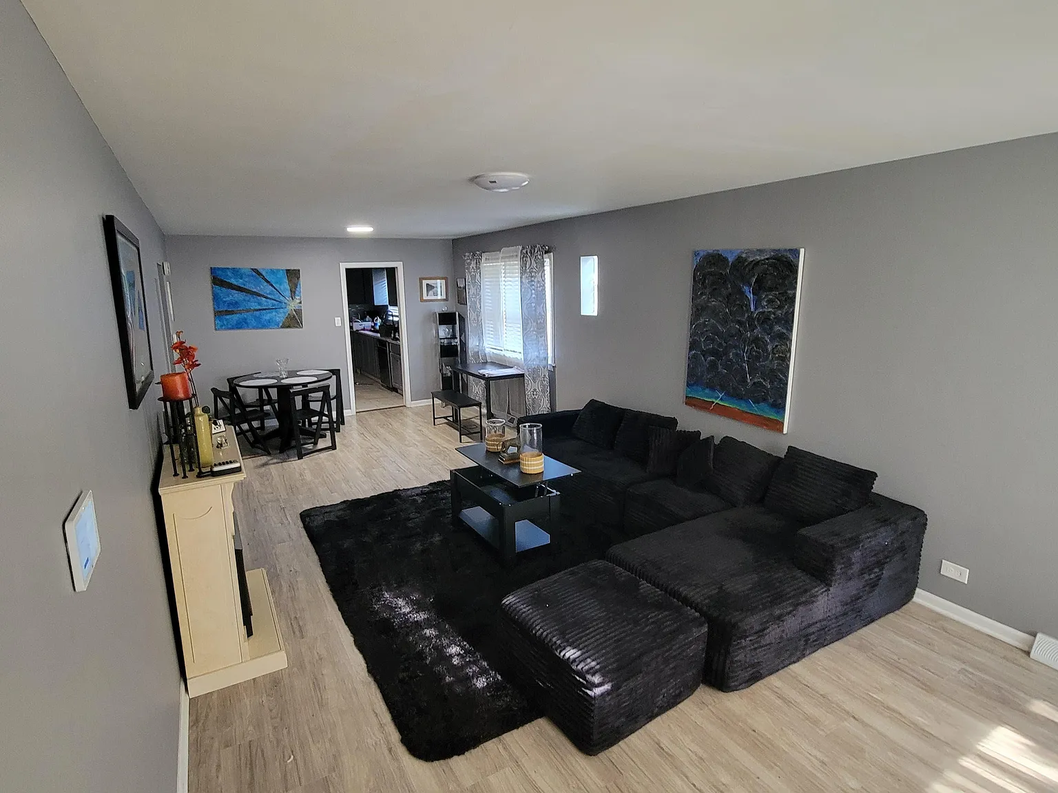 3 bed, 2.0 bath, 2300 sqft, $1,139 — Photo 3