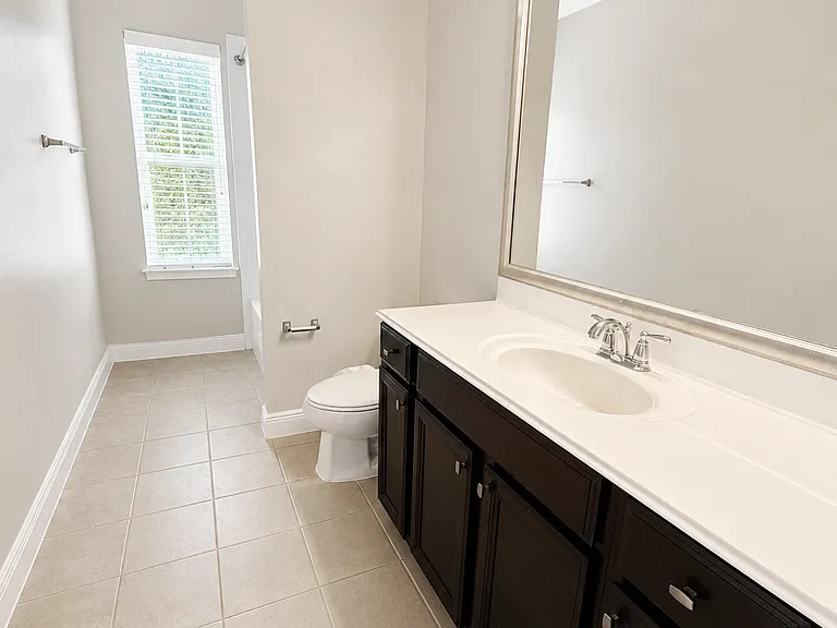 7922 Hampton Lake Dr — Photo 27