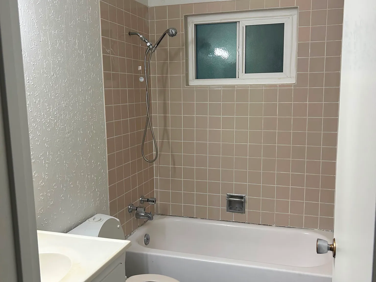 3 bed, 1409 sqft, $2,195 — Photo 3