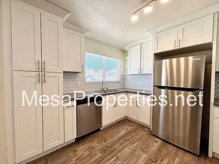 820 Caliente Dr — Photo 8