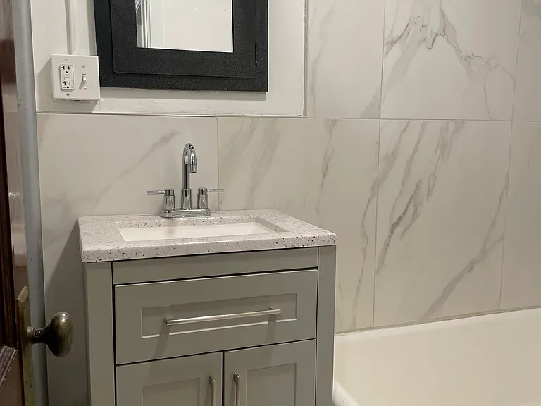 1760 N Pearl St #9 — Photo 16