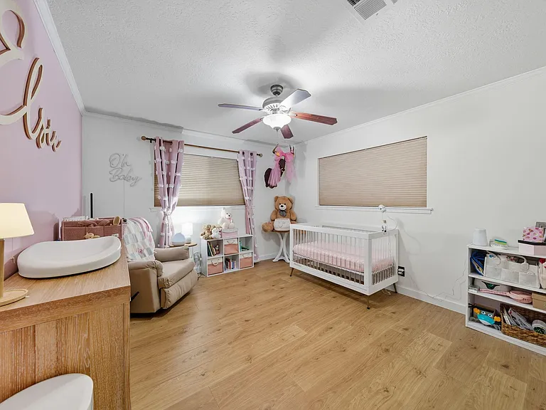 439 Pompano St — Photo 8