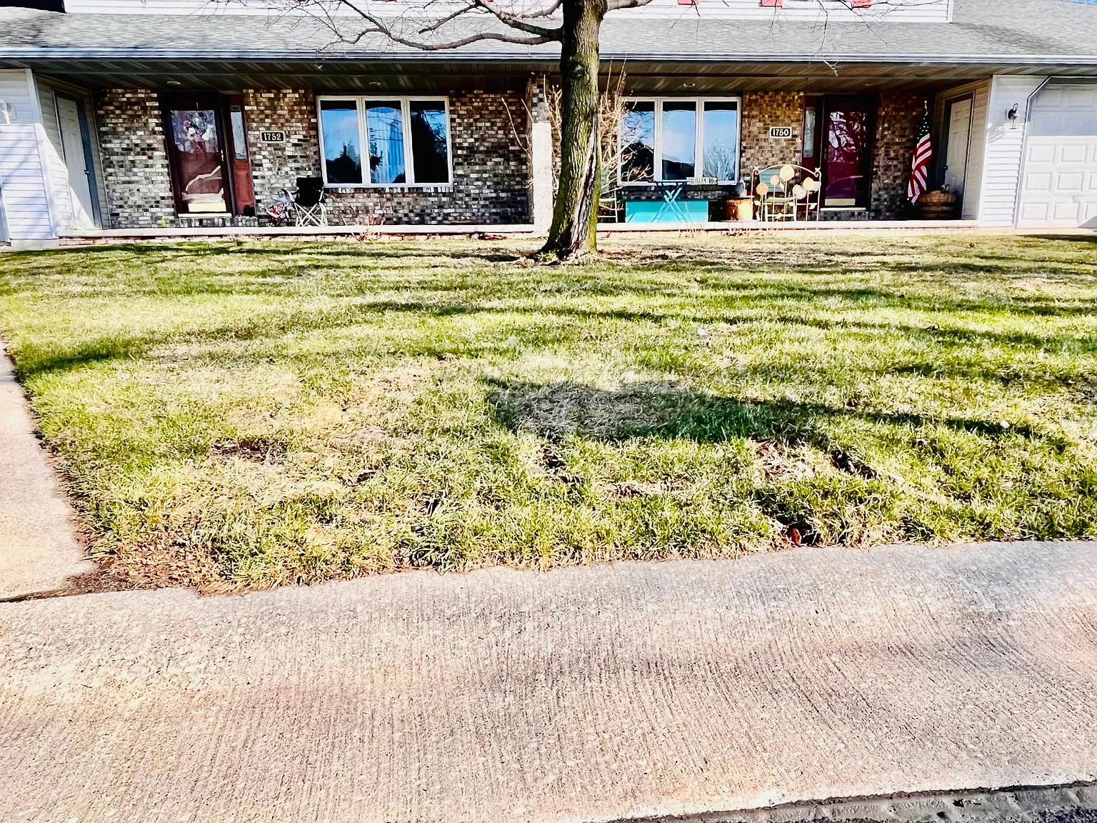 1752 W Greenlawn Ln — Photo 1