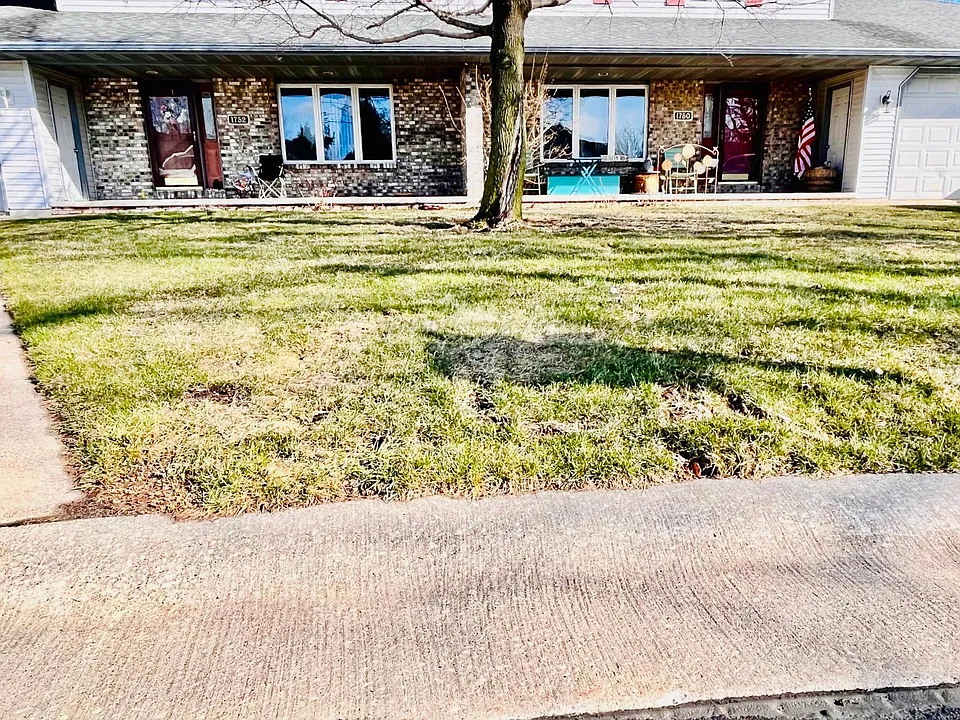 1752 W Greenlawn Ln