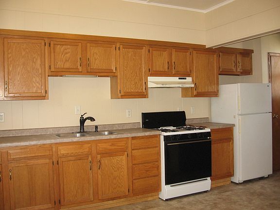 Kitchen in lower unit