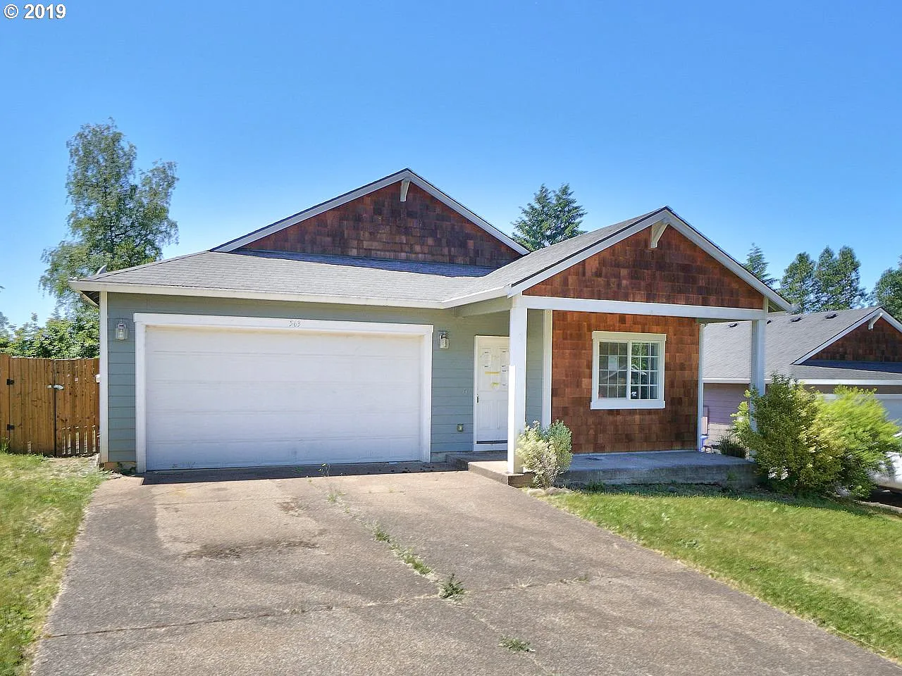 563 NE Caden Ct photo 1