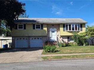 1990 Kingsley Dr, Bethlehem, PA 18018