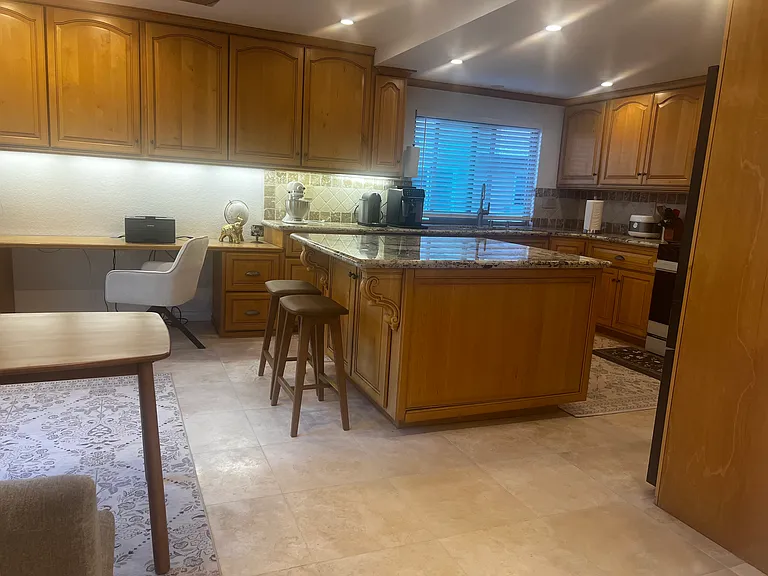 7825 Seaglen Dr — Photo 14