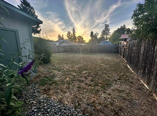 95 Oak Ave, Redway, CA 95560