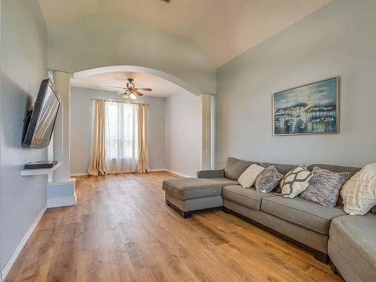 1605 Highdale Ct — Photo 16