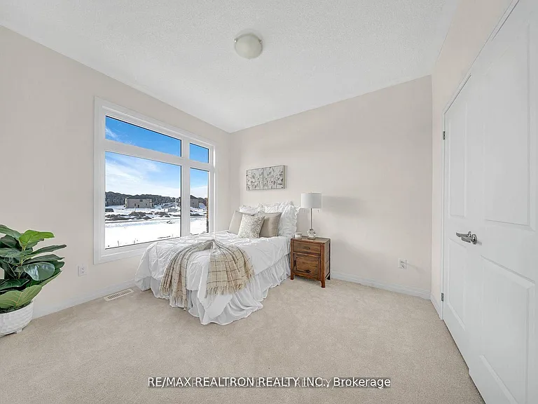 1053 Zircon Mnr — Photo 24