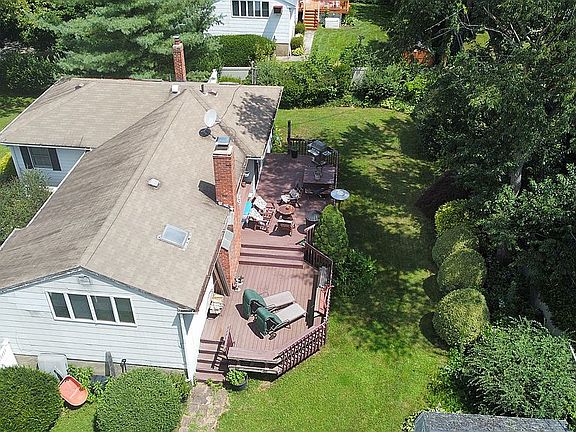 3rd image of 10 Maspeth Dr
