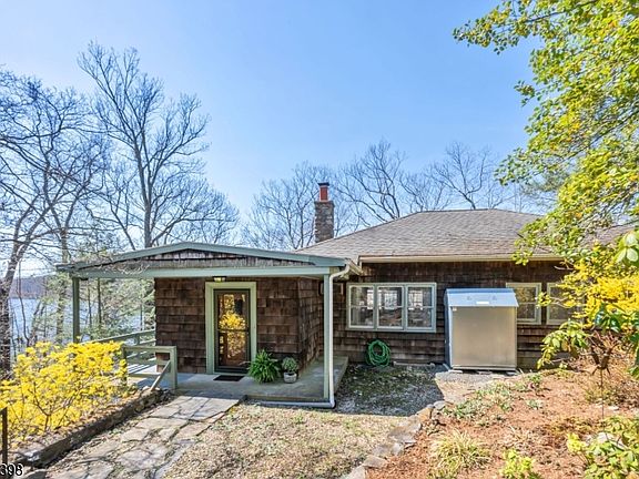 3rd image of 27 Middle Road