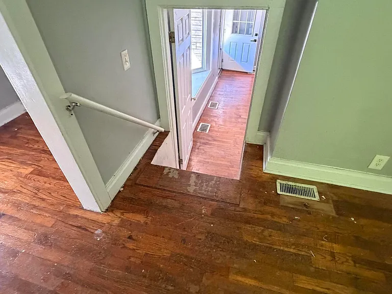 135 Clyde St — Photo 16