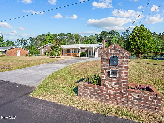 3rd image of 207 Maplehurst Drive