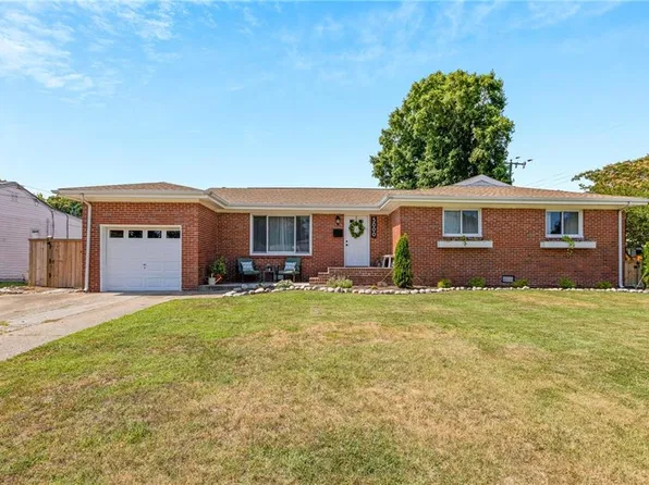 5000 Bark Ln, Virginia Beach, VA 23455