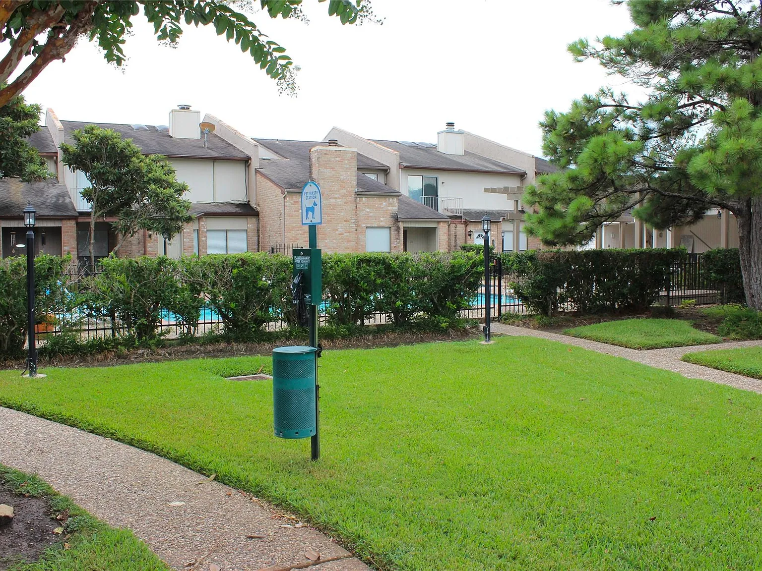 2 bed, 2.0 bath, 1728 sqft, $1,800 — Photo 3