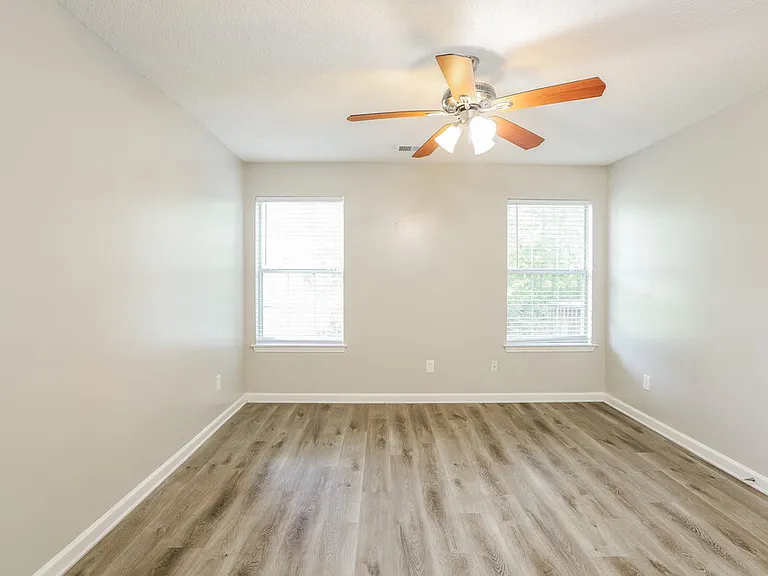 1376 Camrose Ct — Photo 10