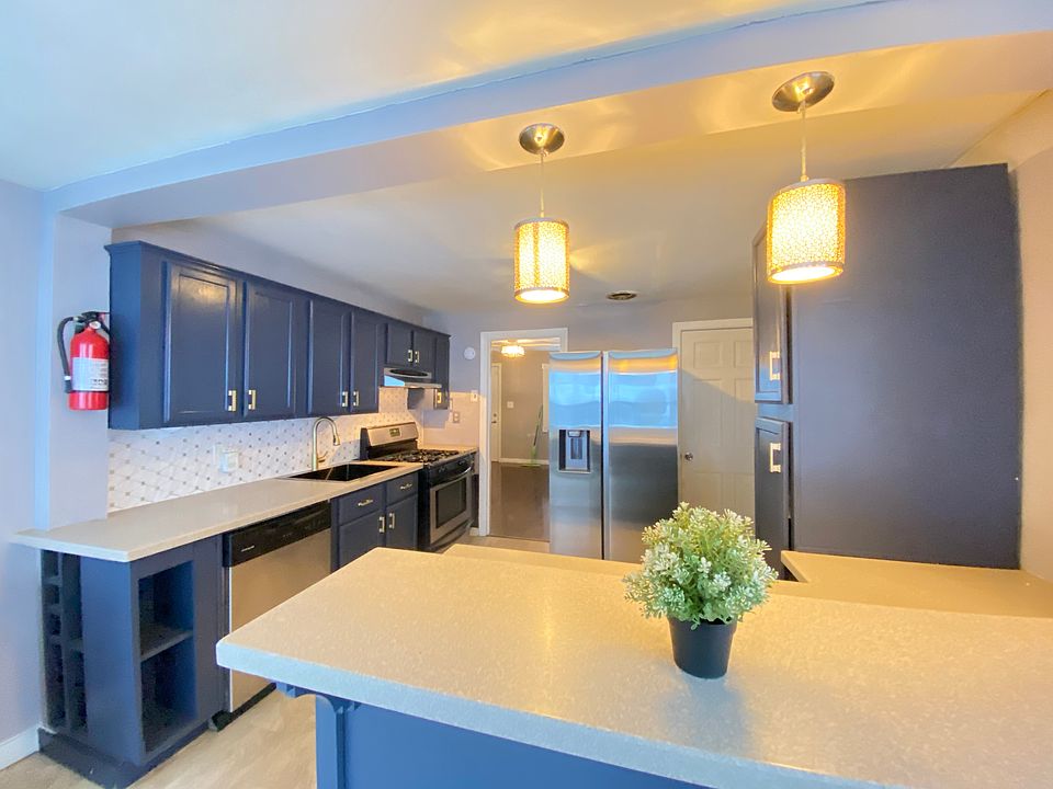 1st image of 116 Parkside Dr
