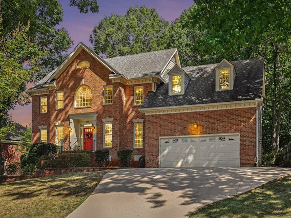 205 Fox Briar Ln, Cary, NC 27518