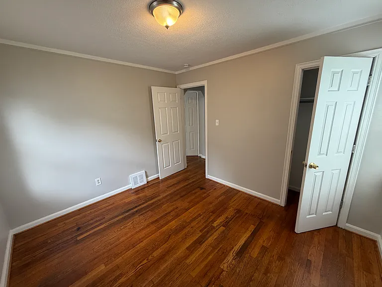 21802 Cushing Ave — Photo 6