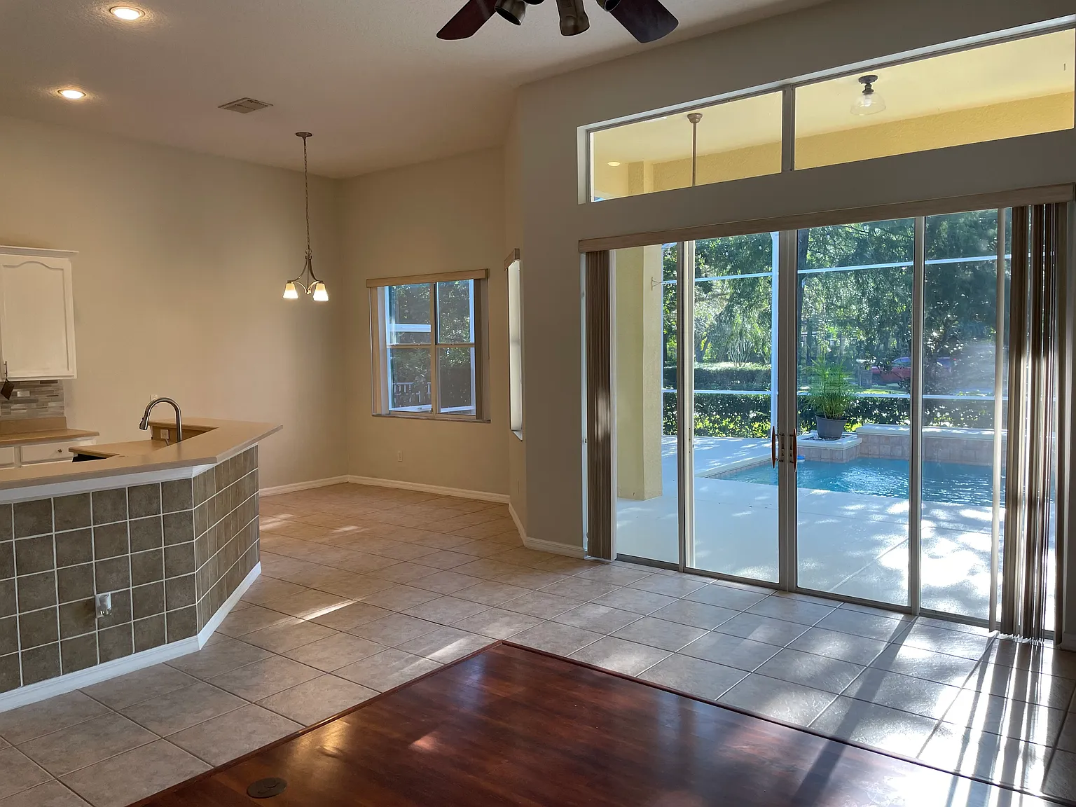4 bed, 2136 sqft, $3,300 — Photo 4