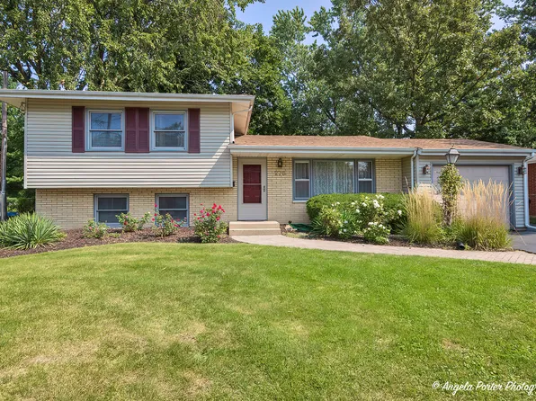 278 Union St, Crystal Lake, IL 60014