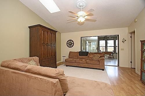 3rd image of 5634 Pinebay Cir S