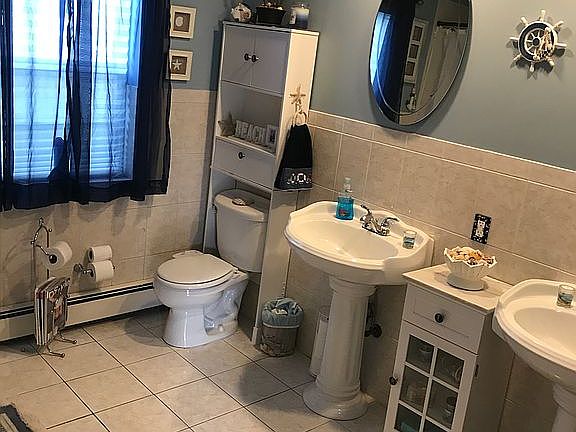 Downstairs bathroom 