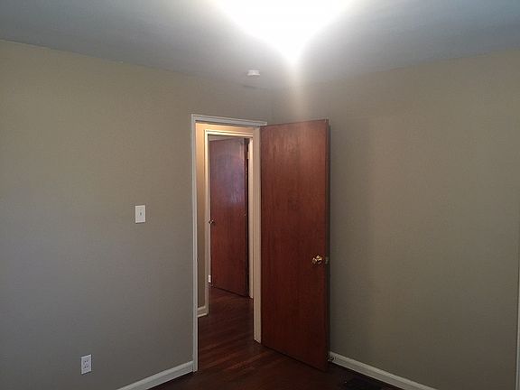 4th image of 2950 Royal Glen Dr