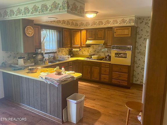 3rd image of 183 Linwood Dr