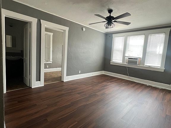 3rd image of 310 13th Ave NE APT 10