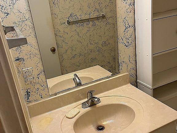 3rd image of 1415 Tilman St