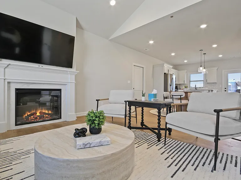 2335 N Traveller Dr — Photo 6